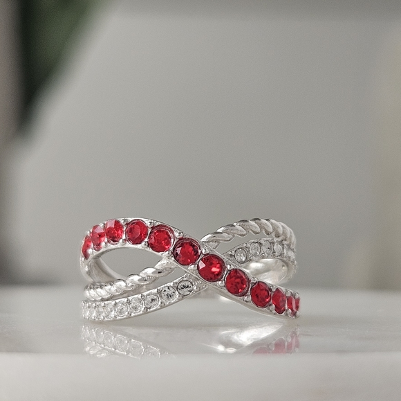 Red Garnet Swarovski crystal criss cross ring, 925 Sterling Silver 2019 - Picture 2 of 6